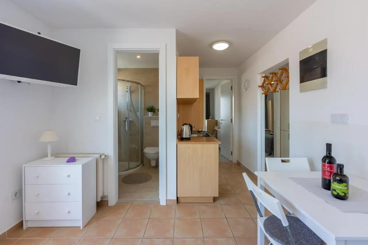 Apartment Vito Njivice