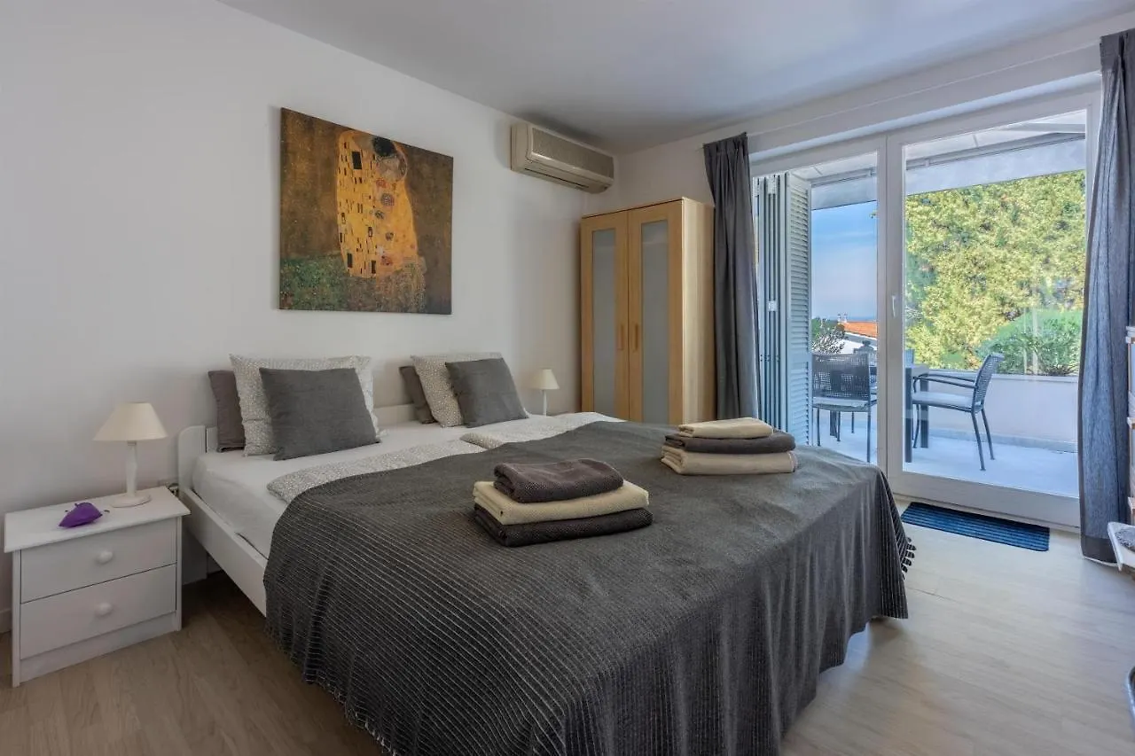 Apartment Vito Njivice