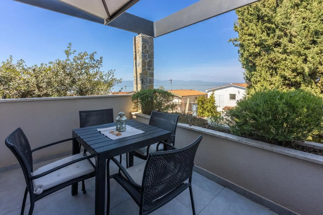 Apartment Vito Njivice Croatia