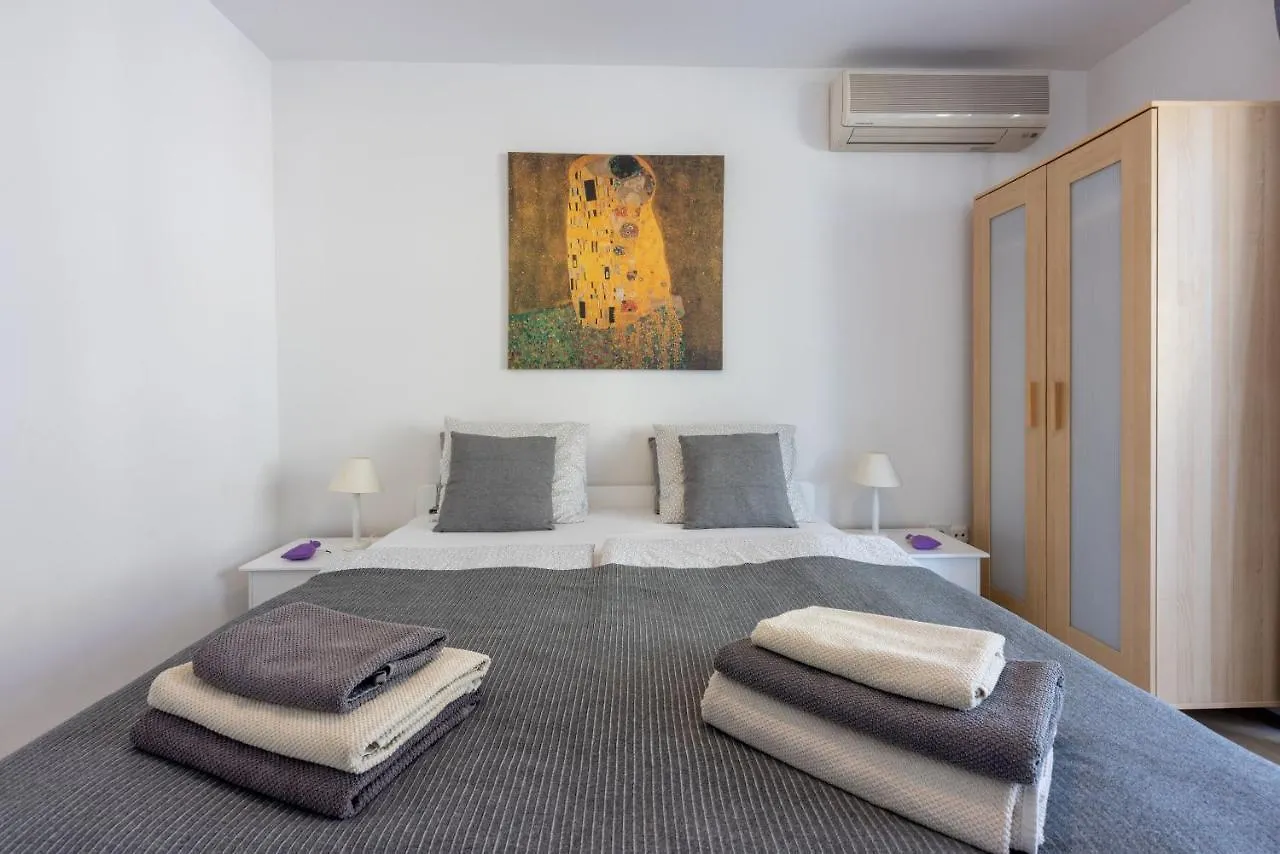 Apartment Vito Njivice