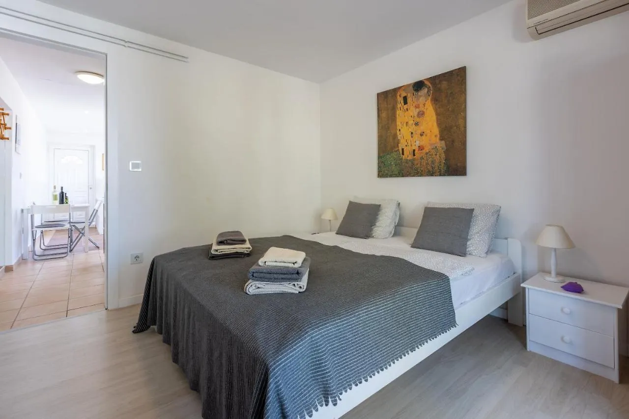 Apartment Vito Njivice Croatia